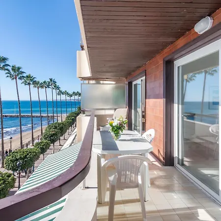Facing The Sea And Marina Apartment